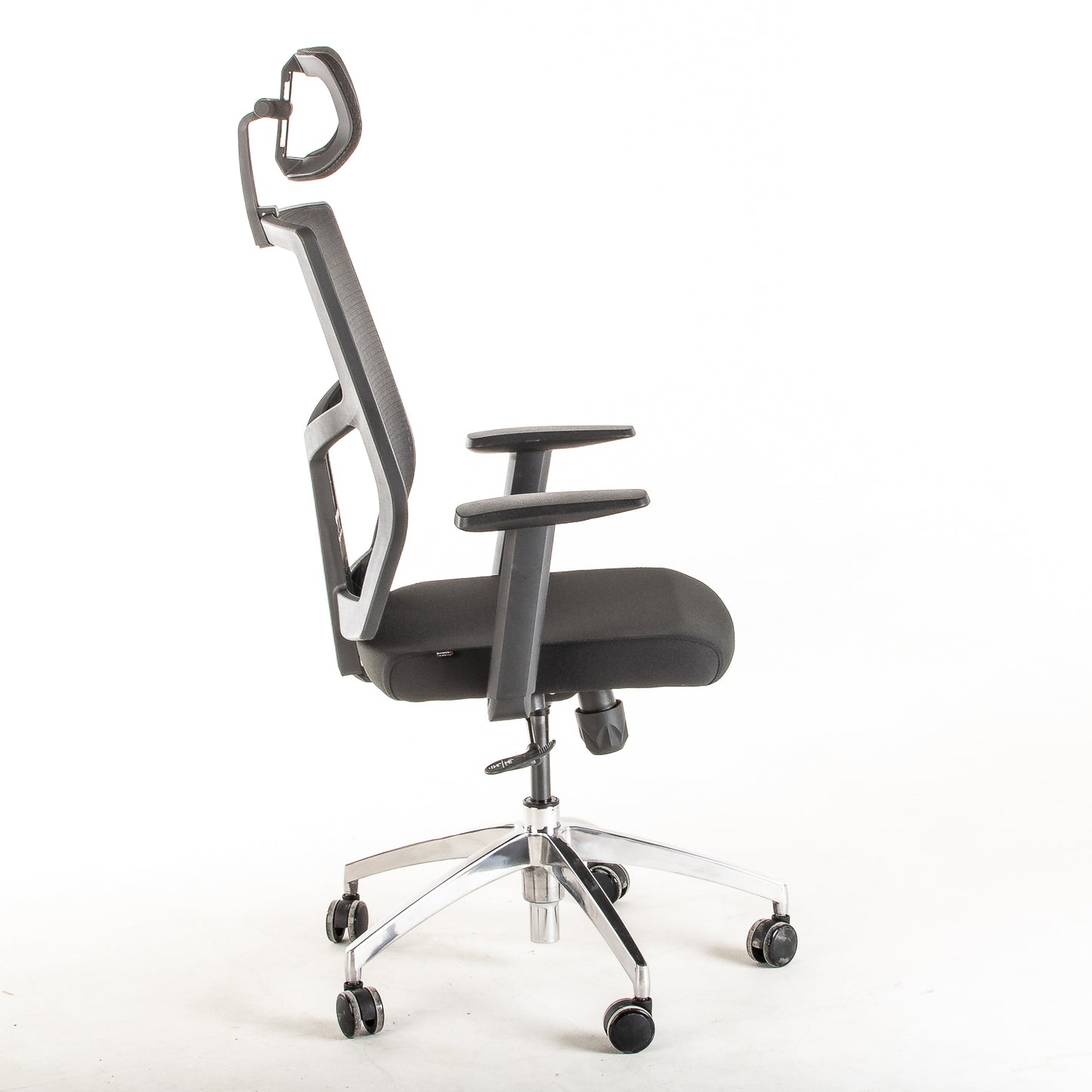 Silla operativa ergonómica reclinable con respaldo de malla BIT-1 con Cabecero vista lateral.