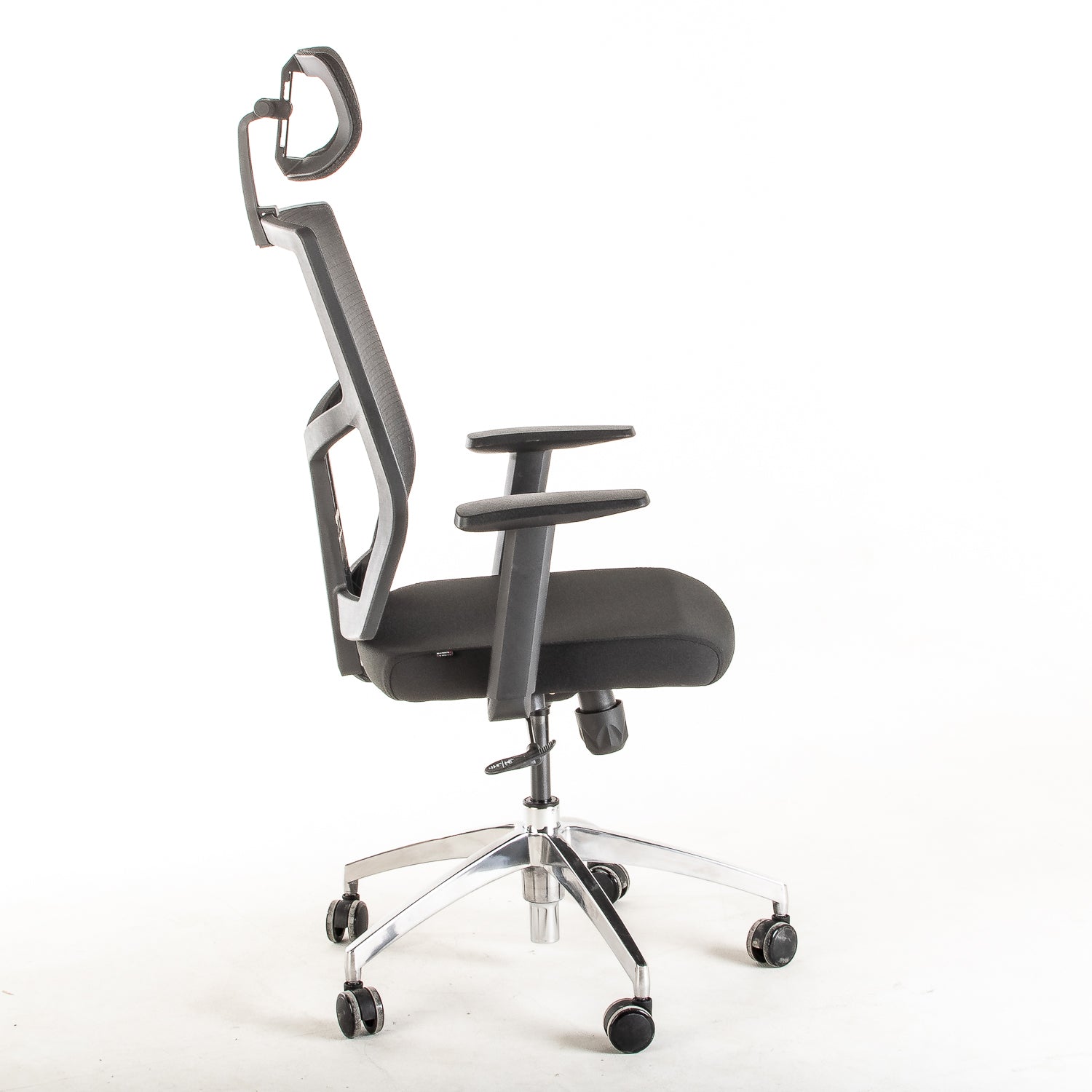 Silla operativa ergonómica reclinable con respaldo de malla BIT-1 con Cabecero vista lateral.