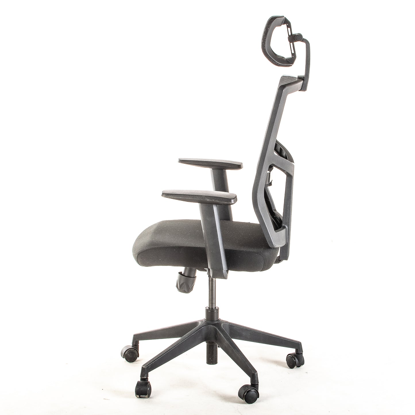 Silla operativa ergonómica con respaldo de malla BIT-2 Reclinable con Cabecero y Apoyo Lumbar Regulable vista lateral.