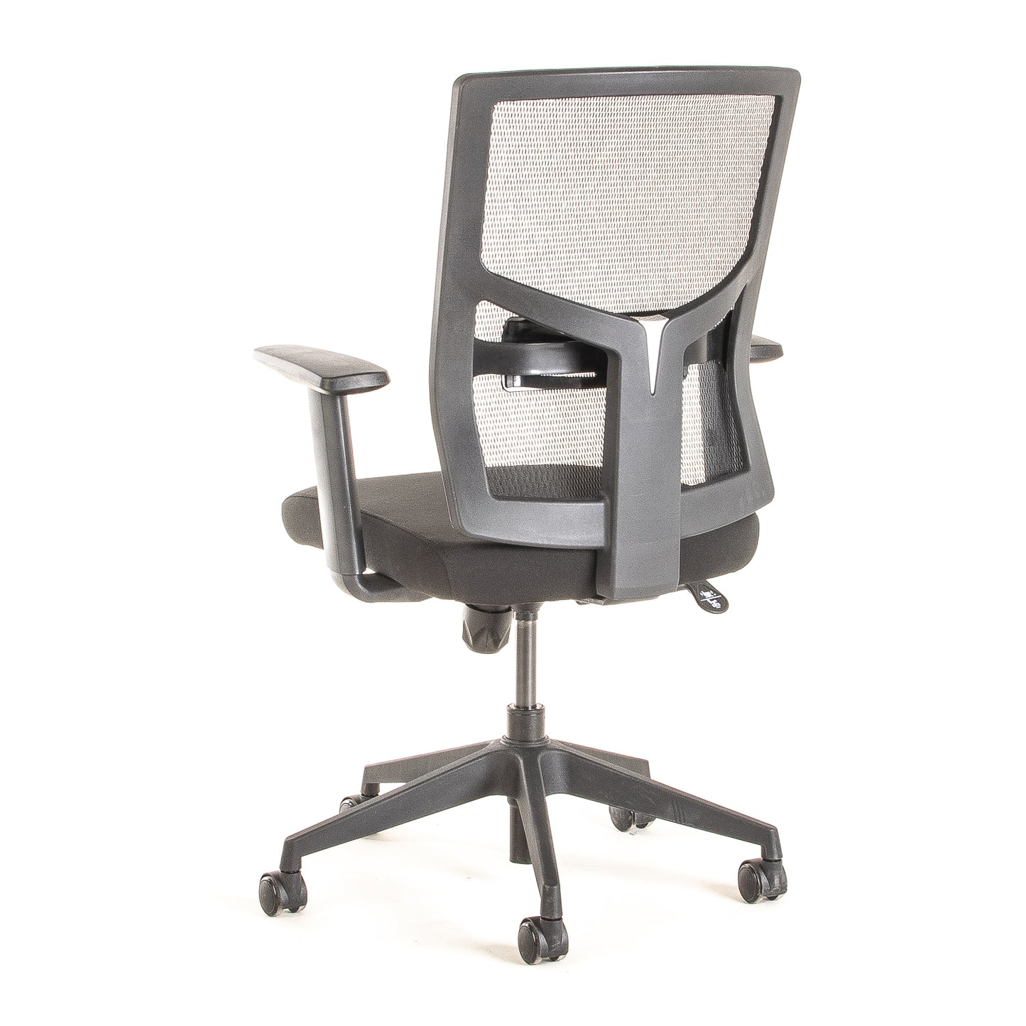 Silla operativa ergonómica reclinable con respaldo de malla BIT-2 con Apoyo Lumbar Regulable vista escorso trasera.