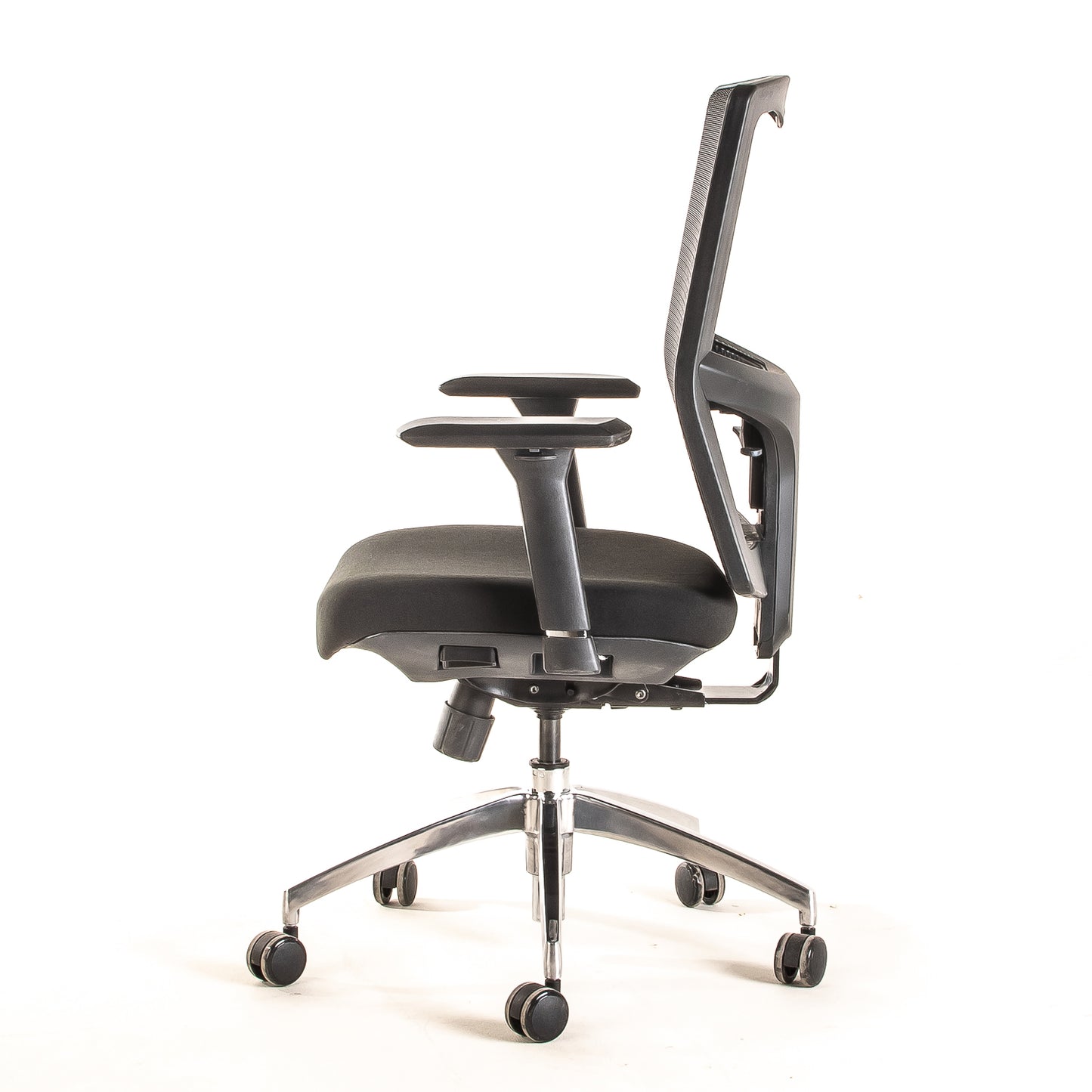 Silla ejecutiva ergonómica sincrónica con respaldo de malla y apoyo lumbar Maska-1 vista lateral