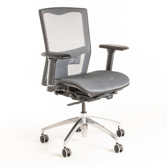 Silla ejecutiva ergonómica con respaldo de malla y apoyo lumbar Maska-X Sincrónica vista escorso