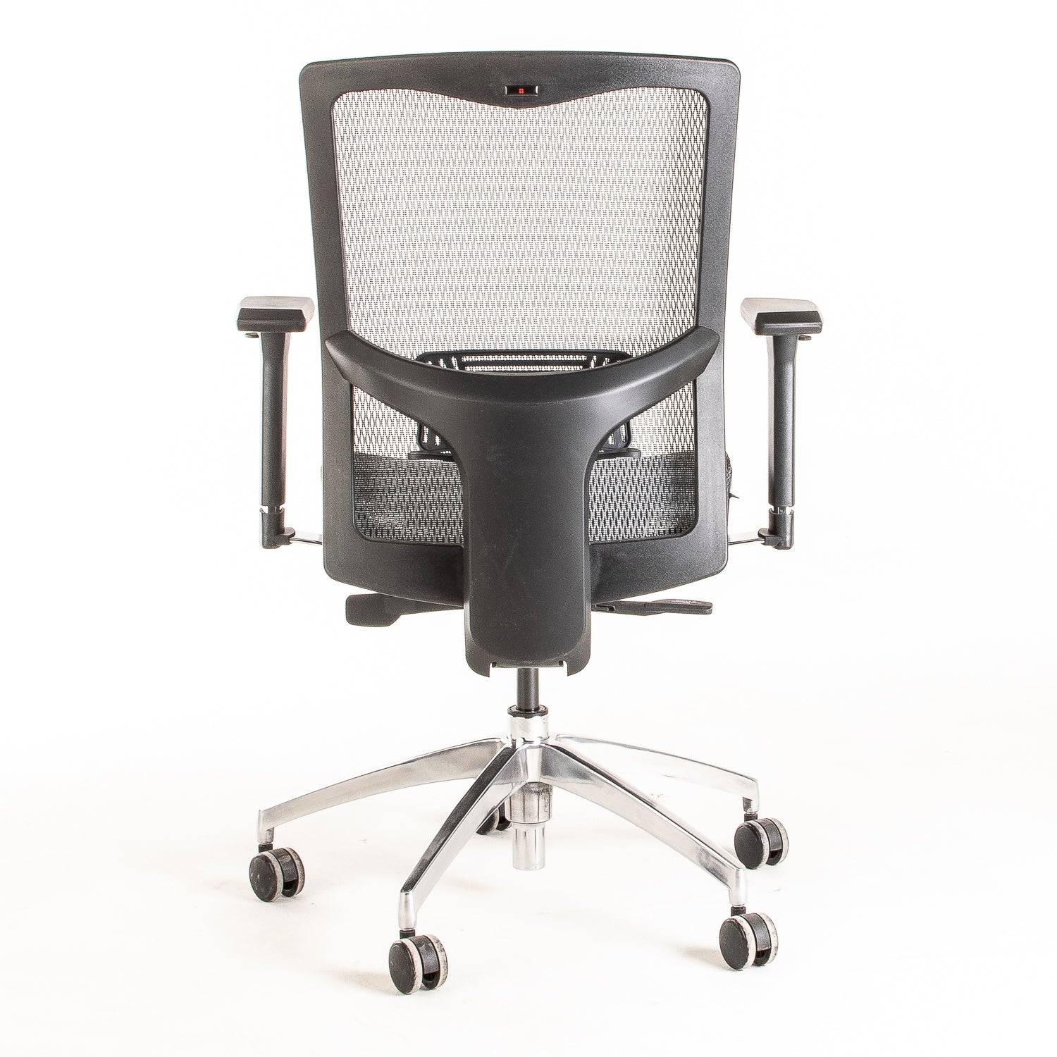 Silla ejecutiva ergonómica con respaldo de malla y apoyo lumbar Maska-X Sincrónica vista trasera