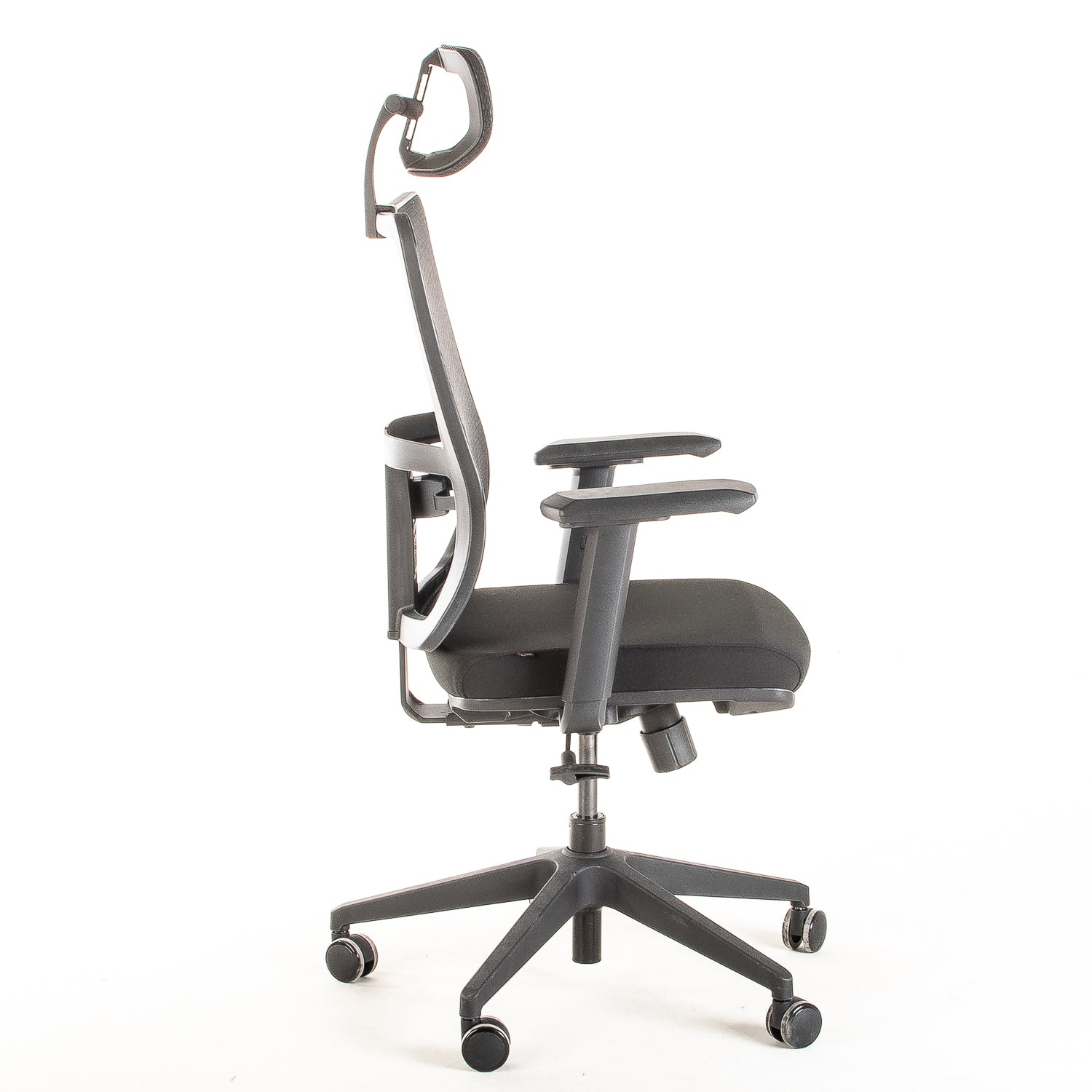 Silla ejecutiva ergonómica con respaldo de malla y apoyo lumbar STARK-2 Sincrónica con Cabecero vista lateral.